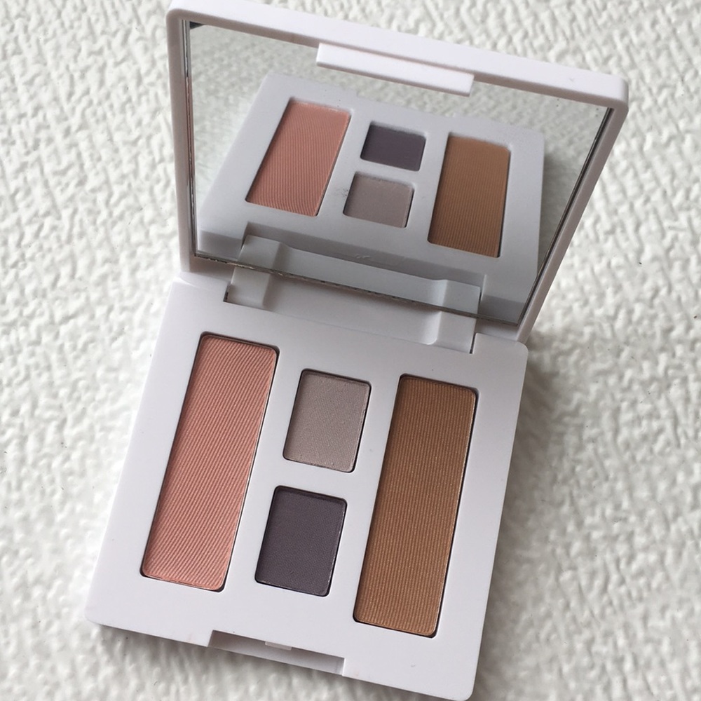 Clinique eye shadow and blusher palette